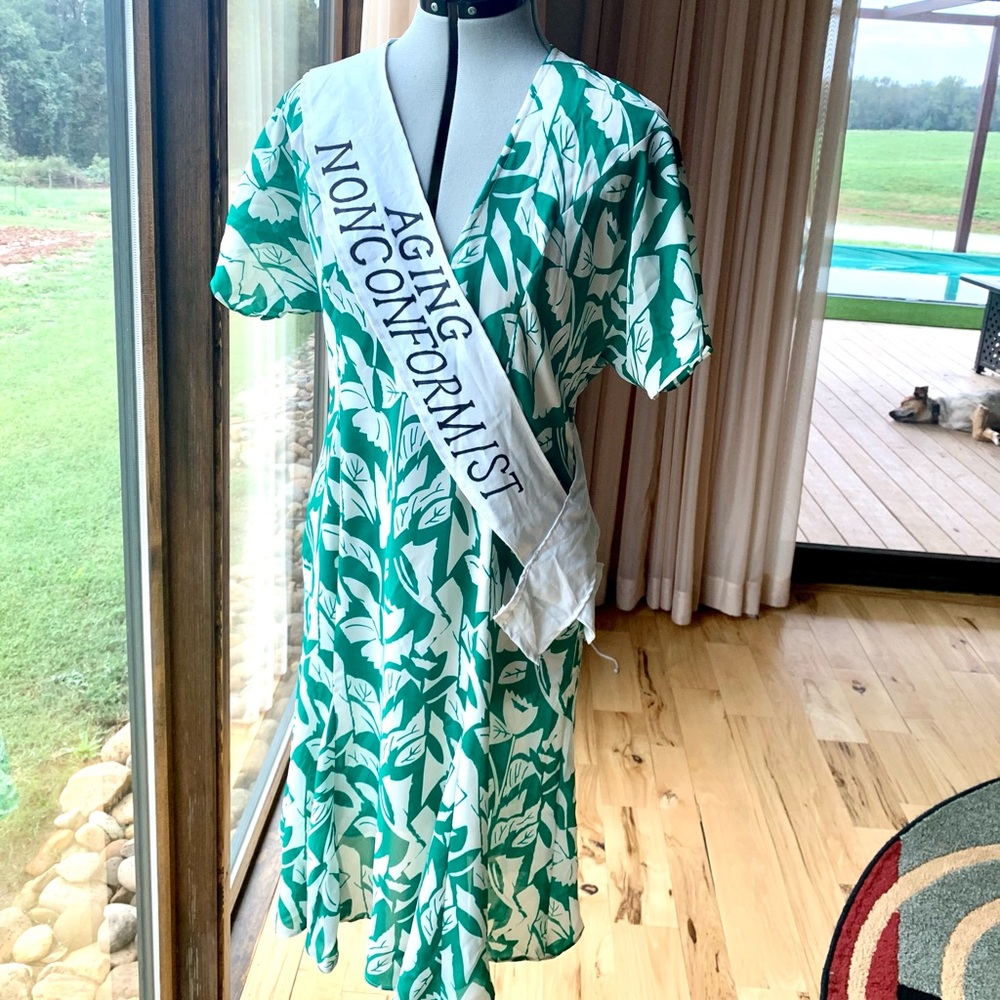 Vintage Handmade silk Dress size M green floral 1940’s garden dress